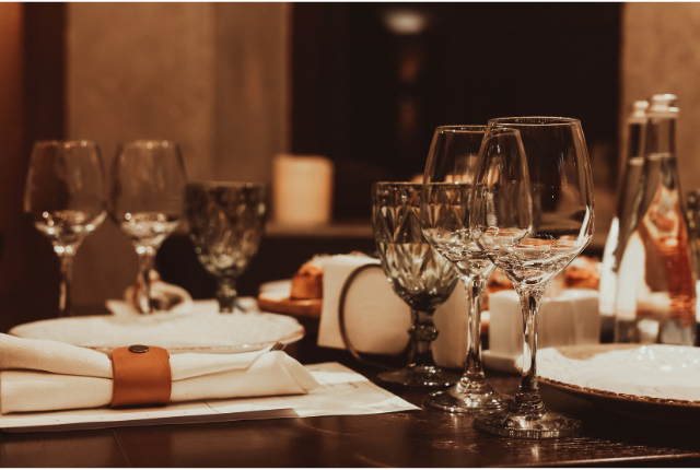 Mobilní systémy lze využít pro dohled nad širokým areálem festivalu, včetně parkovišť, vstupních a výstupních bodů a stanů s občerstvením. Umožňují rychlou reakci na jakékoliv bezpečnostní incidenty a zajištění bezpečného prostředí pro návštěvníky.