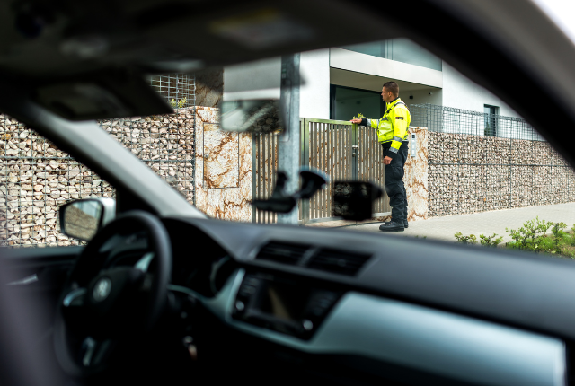 Pro lokality bez přístupu k elektrické energii, jako jsou odlehlé stavební plochy nebo zemědělské pozemky, mohou být mobilní systémy napájeny alternativními zdroji energie, jako je methanol, a poskytovat nepřetržitý dohled.