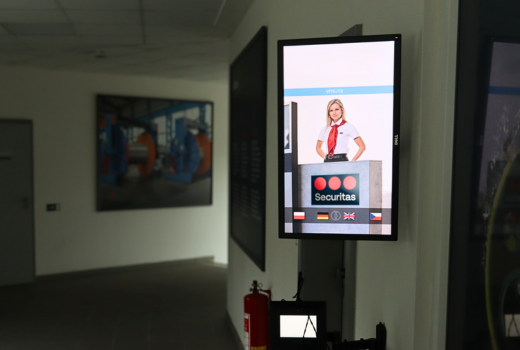 Samočinná automatická a elektronická recepce uvnitř budovy