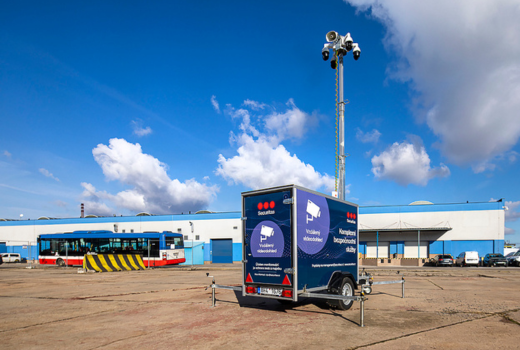 Mobilní kamerová věž, mobilní kamerový systém stojící na odstavném parkovišti