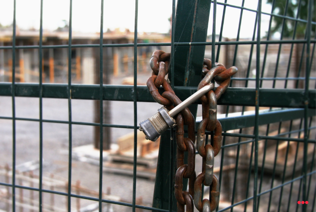 Pro společnosti, které potřebují dohlížet na odstavné plochy pro vozidla nebo stavební stroje přes noc či víkendech. Mobilní video dohled poskytuje pružné řešení pro sledování a zabezpečení vozidel a zařízení proti krádežím nebo vandalství.