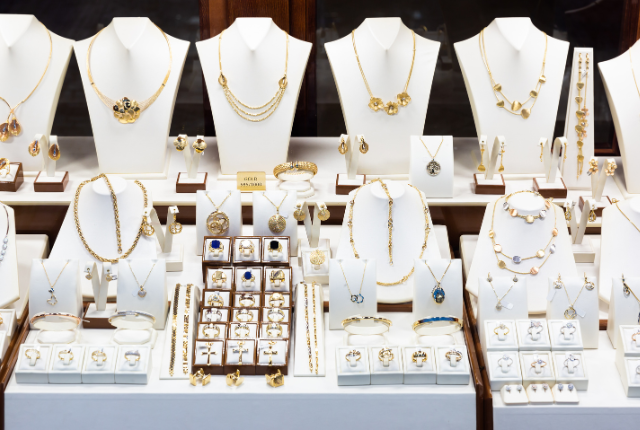 Pro společnosti, které potřebují dohlížet na odstavné plochy pro vozidla nebo stavební stroje přes noc či víkendech. Mobilní video dohled poskytuje pružné řešení pro sledování a zabezpečení vozidel a zařízení proti krádežím nebo vandalství.