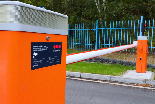 Elektronická automatická a samočinná vrátnice, průjezdová brána