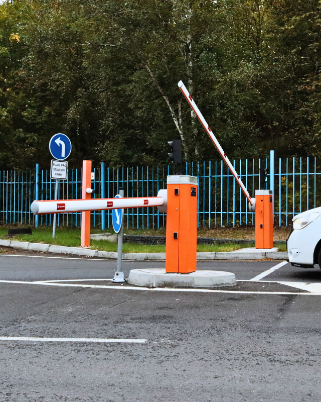 Elektronická vrátnice securitas do areálu, ostraha areálu
