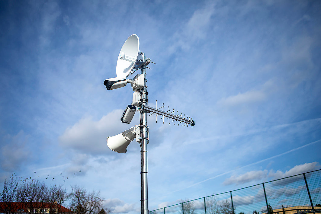 Pro lokality bez přístupu k elektrické energii, jako jsou odlehlé stavební plochy nebo zemědělské pozemky, mohou být mobilní systémy napájeny alternativními zdroji energie, jako je methanol, a poskytovat nepřetržitý dohled.